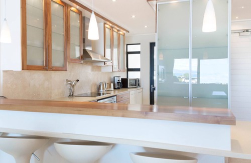 Hermanus City-Centre Apartment | Luxurious Seafront Apartment in the Heart of Historic Hermanus