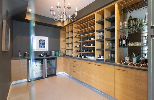 Camps Bay Villa | Luxurious villa with magnificent views, located at the foot of Table Mountain.
