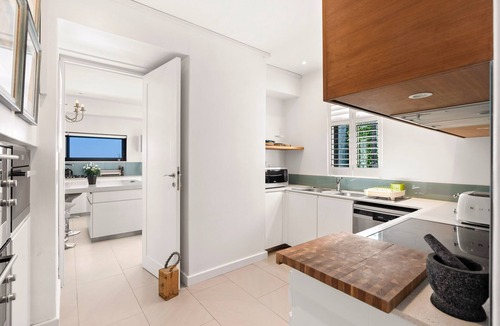 Camps Bay Villa | Luxurious villa with magnificent views, located at the foot of Table Mountain.