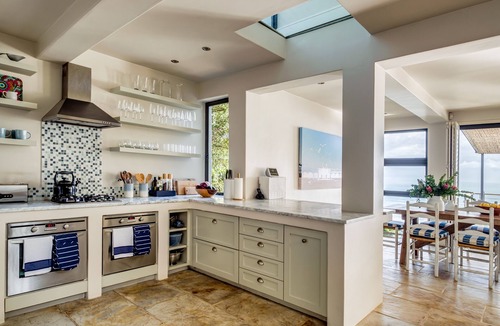 Cape Peninsula Villa | Luxurious villa with spectacular ocean views | with pool and solar power