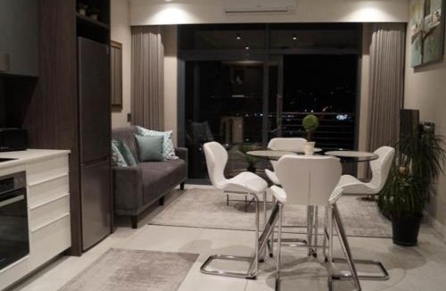 Menlyn Apartment | Luxury 1 bedroom apartment in vibrant Menlyn Maine