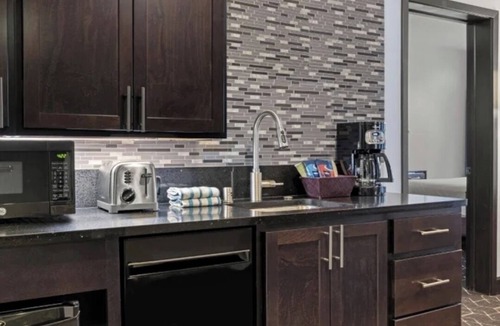 Theater District Apartment | Luxury 1 bedroom, living room and kitchen hotel suite in beautiful San Francisco
