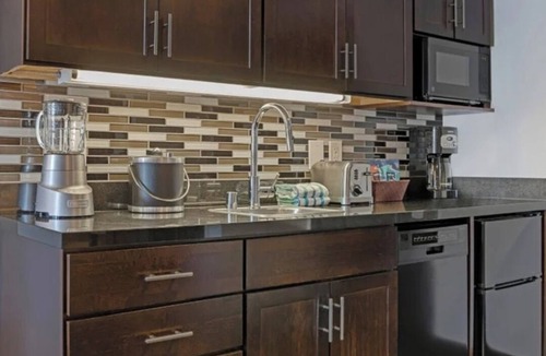 Theater District Apartment | Luxury 1 bedroom, living room and kitchen hotel suite in beautiful San Francisco