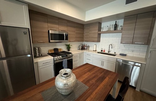 Central Sacramento Apartment | Luxury 2 bedroom apartment next to Golden 1 Center