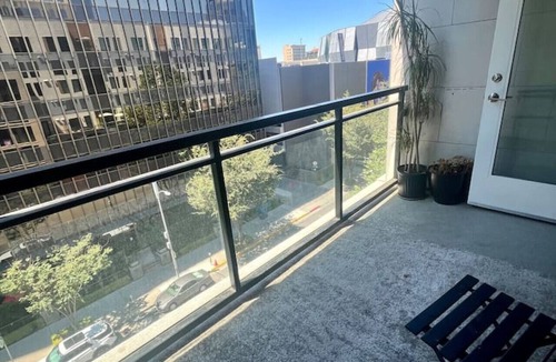 Central Sacramento Apartment | Luxury 2 bedroom apartment next to Golden 1 Center