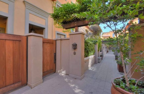 The Villas House | Luxury 2-bedroom townhome with AC in San Jose