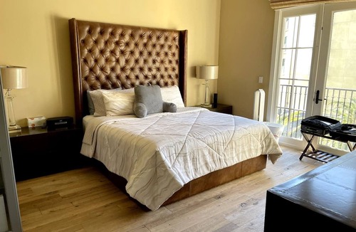 The Villas House | Luxury 2-bedroom townhome with AC in San Jose