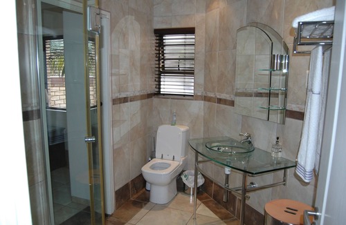 Gonubie Apartment | Luxury 2 bedroom unit in a 4star graded guesthouse