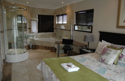 Gonubie Apartment | Luxury 2 bedroom unit in a 4star graded guesthouse