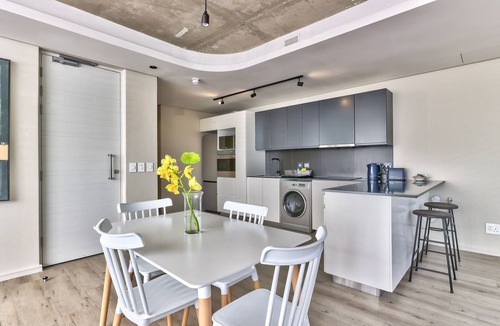Cape Town City Centre Apartment | Luxury 2 Bedroom With Balcony