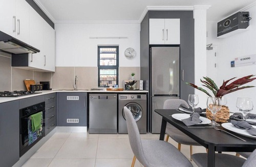 Ballito Apartment | Luxury 2 - Bedroom Garden Apartment