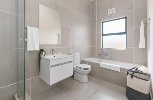 Ballito Apartment | Luxury 2 - Bedroom Garden Apartment