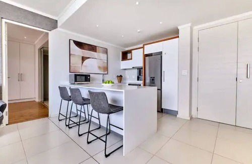 Greater Johannesburg Metropolitan Area Apartment | Luxury 2-beds suite with stunning views on 10th fl