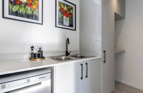 Wynberg Apartment | Luxury 3 bedroom apartment at the Alphen Glen