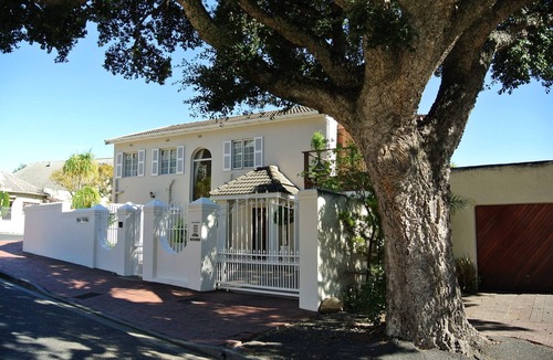 Camps Bay House | Luxury 4 bed villa with pool in perfect spot near Camps Bay beachfront