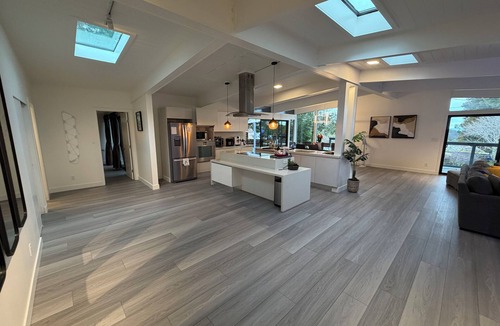 Highlands-Baywood Park House | Luxury 4BR Eichler Near SFO & Biotech Hub with Hot Tub &Massage Chair