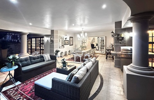 Greater Johannesburg Metropolitan Area House | Luxury 5-bedroom house, 3 Bathrooms, with Wi-Fi and Solar system in Sandton