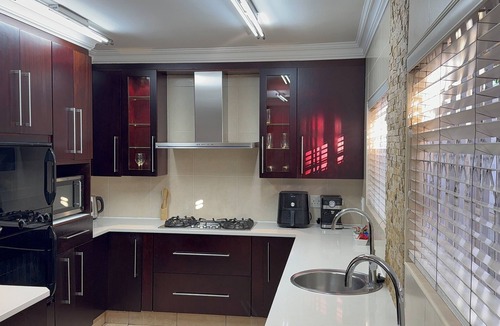 Bedfordview House | Luxury 5BR Home w/Pool Full Kitchen Generator Perfect for Getaways/Group Stays