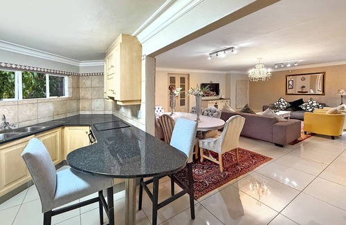 Greater Johannesburg Metropolitan Area Villa | Luxury 6-bedroom villa in Hyde Park Sandton for the discerning family of comfort