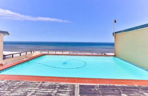 Westbrook House | Luxury 6 sleeper: nature’s symphony of ocean, beach, 180degrees views & dolphins