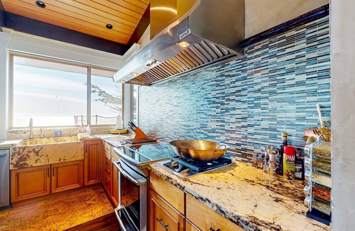 Gualala House | Luxury blufftop home with hot tub, wraparound deck, gourmet kitchen & ocean view