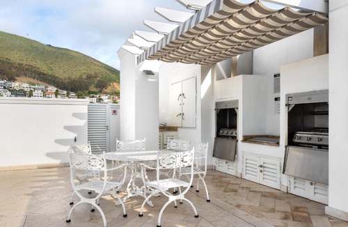 Three Anchor Bay Apartment | Luxury Cape Town Apartment (2 Bedroom)