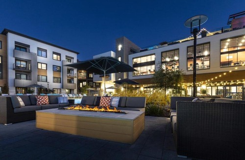 Menlo Park Apartment | Luxury Condos at Anton Menlo w Pool & Amenities