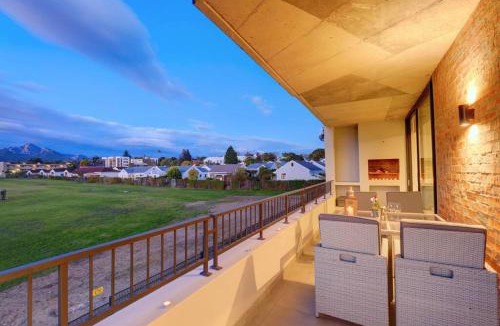 George Central Apartment | Luxury Deluxe 106 The Meadows
