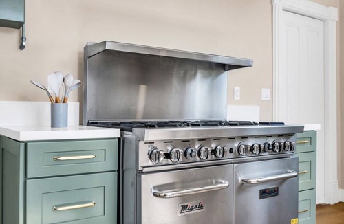 Napa Bed & Breakfast | Luxury Downtown Napa Estate with Pool & Hot Tub