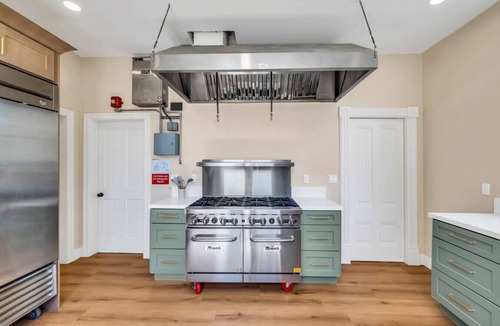 Napa Bed & Breakfast | Luxury Downtown Napa Estate with Pool & Hot Tub