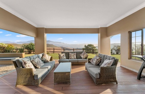 Himeville Villa | Luxury Drakensberg Family Accommodation - Misty Ridge.
