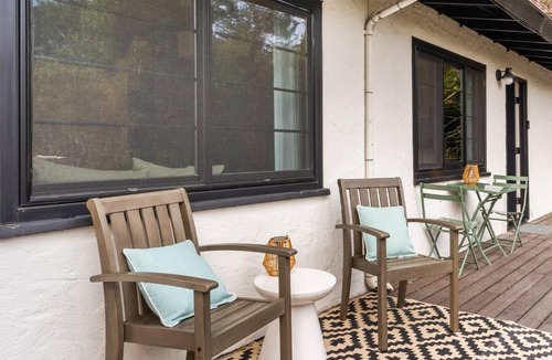 Mill Valley Apartment | Luxury Flat | Walk to Town | King | AC | Parking