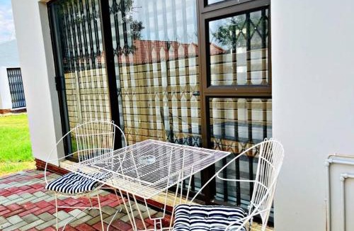 Riebeeckstad Apartment | Luxury Garden Cottage in Welkom