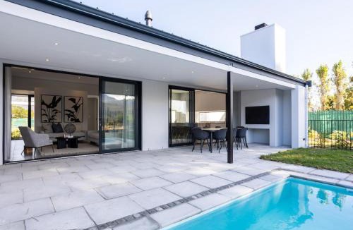 Cape Winelands Villa | Luxury Golf Villa 710, Pearl Valley Golf Estate
