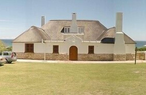 Voelklip Villa | Luxury Historic Villa, Best Position In Hermanus with inverter for blackouts!