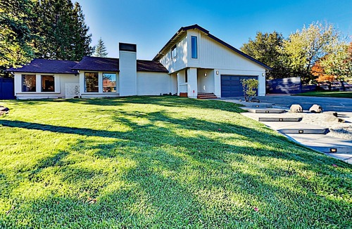 Napa House | Luxury Home Recently renovated 5 bedroom, 3.5 bath