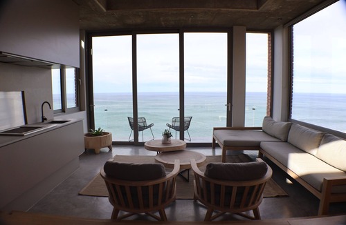 George House | Luxury house in Herolds Bay. Stunning ocean views. Hiking, cycling and golf.