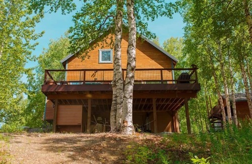 Susitna North House | Luxury Lakefront Retreat | Sauna, Dock & Kayaks