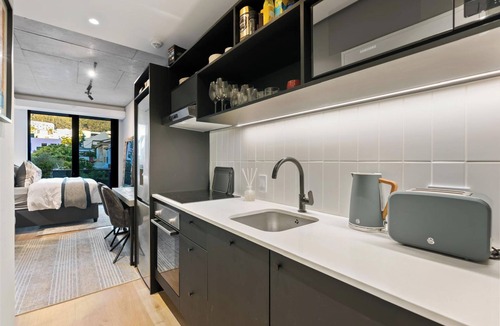 Cape Town Apartment | Luxury Living @ Station House | No loadshedding