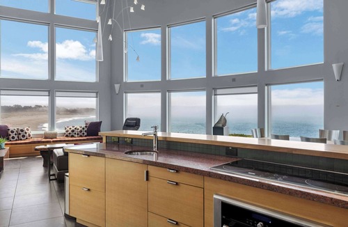 Gualala House | Luxury oceanfront home with 270-degree views, hot tub & 2 fireplaces