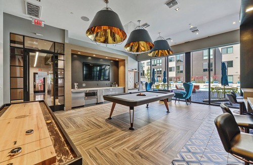 Mountain View Apartment | Luxury One Bedroom with Full-Service Amenities