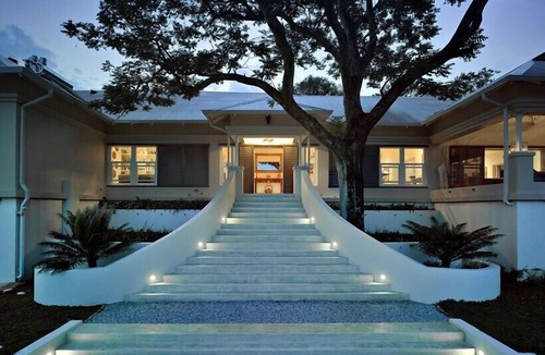 White River Villa | Luxury Private Villa for 6 guests/Fully Catered/20 mins from Kruger Park