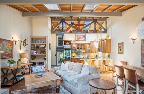 Quail Lodge House | Luxury Quail Fairway Retreat
