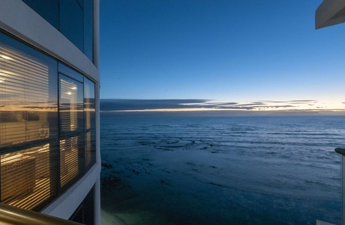 Strand Apartment | Luxury Remote Working Ocean View 1203. UPS