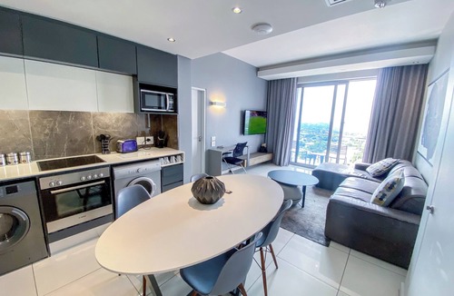 Sandown Apartment | Luxury Retreat in Sandton City