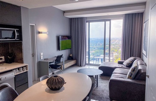 Sandown Apartment | Luxury Retreat in Sandton City