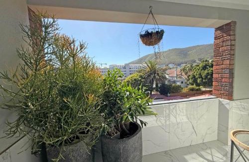 Sea Point Apartment | Luxury Seapoint One-Bedroom secure apartment with on-premise parking