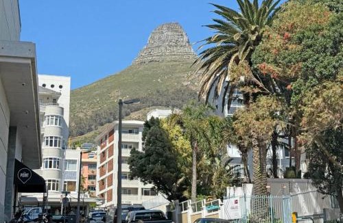Sea Point Apartment | Luxury Seapoint One-Bedroom secure apartment with on-premise parking