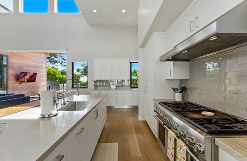 Encinitas House | Luxury Stay w/Pool, Spa, Fire Pit, Outdoor Lounge & Stunning Ocean Views | Encinitas Retreat
