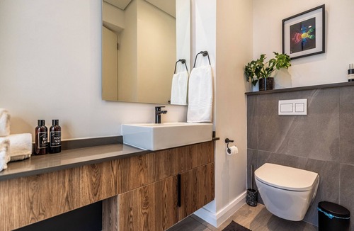 Menlyn Apartment | Luxury Studio Apartment in Menlyn Maine, free parking, 24/7 concierge - 137